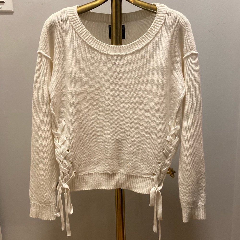 Abercrombie & Fitch / White sweater with side ties / Size Small